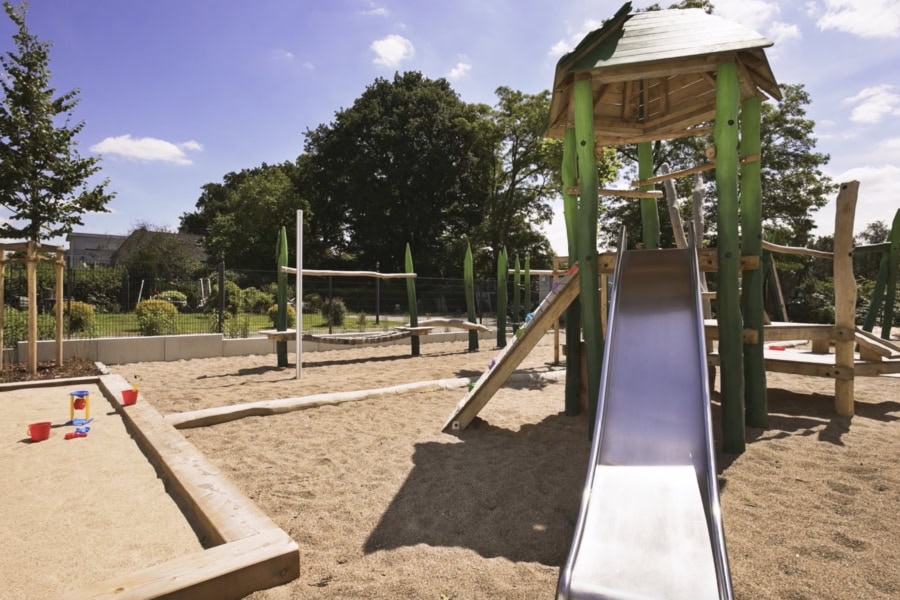 kita-kinderzimmer-eckerkoppel-hamburg-farmsen-berne_außengelände4 Außengelände der Kita kinderzimmer Eckerkoppel in Hamburg Farmsen Berne