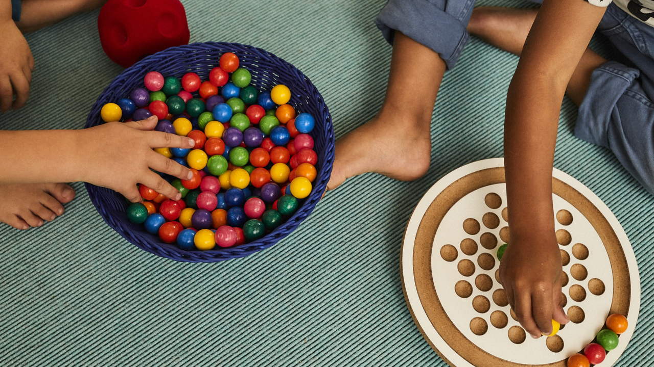 kita-kinderzimmer-hamburg-kinder-murmeln