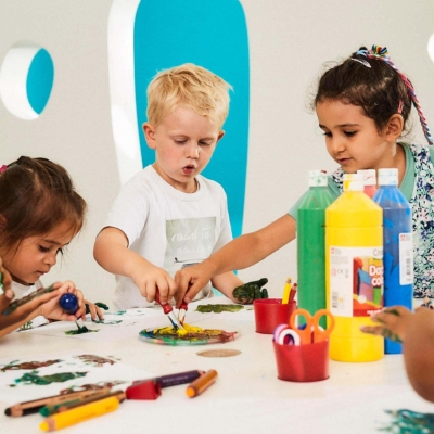 kita-kinderzimmer-hamburg-ratgeber-kinder-kunst-kinder-spielen