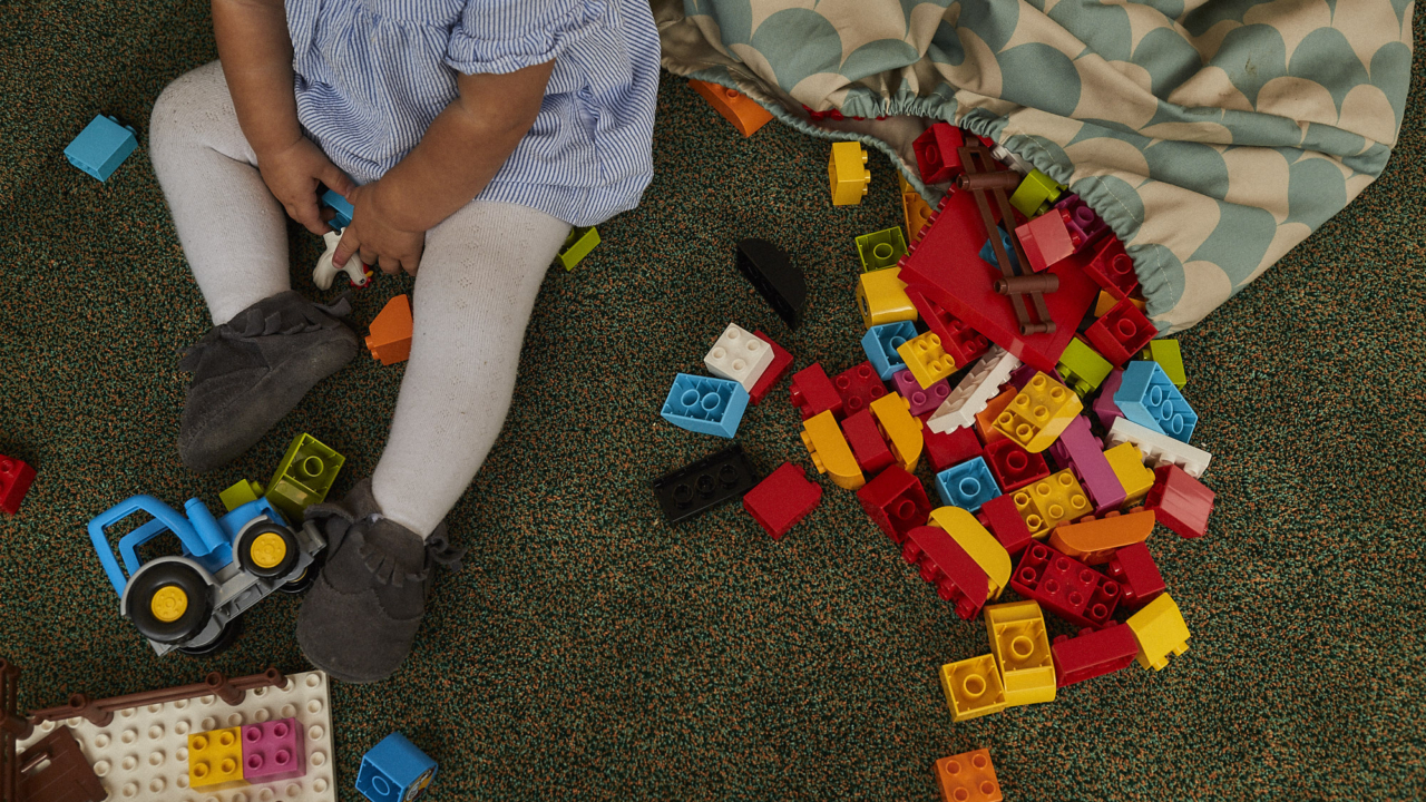 kita-kinderzimmer-hamburg-spielzeug-4-kind