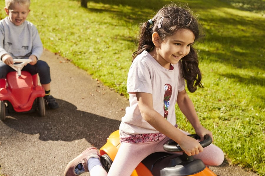 kita-kinderzimmer-standorte-barmbek-header-900x600.jpg Kita kinderzimmer Seebek spielende Kinder