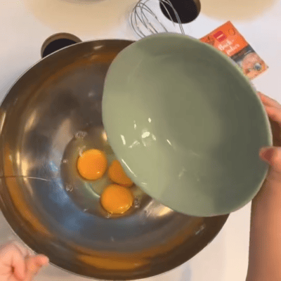 kita-kinderzimmer-eißendorf-hamburg-backen-grießkuchen-Bildschirmfoto 2024-10-09 um 11.15.15 Kinder backen Grießkuchen in der Kita kinderzimmer Eißendorf in Hamburg Eißendorf