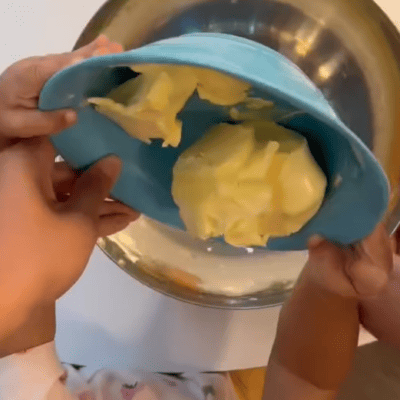 kita-kinderzimmer-eißendorf-hamburg-backen-grießkuchen-Bildschirmfoto 2024-10-09 um 11.16.07 Kinder backen Grießkuchen in der Kita kinderzimmer Eißendorf in Hamburg Eißendorf