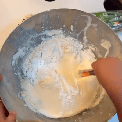 kita-kinderzimmer-eißendorf-hamburg-backen-grießkuchen-Bildschirmfoto 2024-10-09 um 11.17.22 Kinder backen Grießkuchen in der Kita kinderzimmer Eißendorf in Hamburg Eißendorf