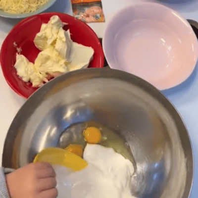 kita-kinderzimmer-eißendorf-hamburg-backen-herzhafter-kuchen-Bildschirmfoto 2024-11-12 um 10.38.46 Kinder backen herzhaften Kuchen in der Kita kinderzimmer Eißendorf in Hamburg Eißendorf
