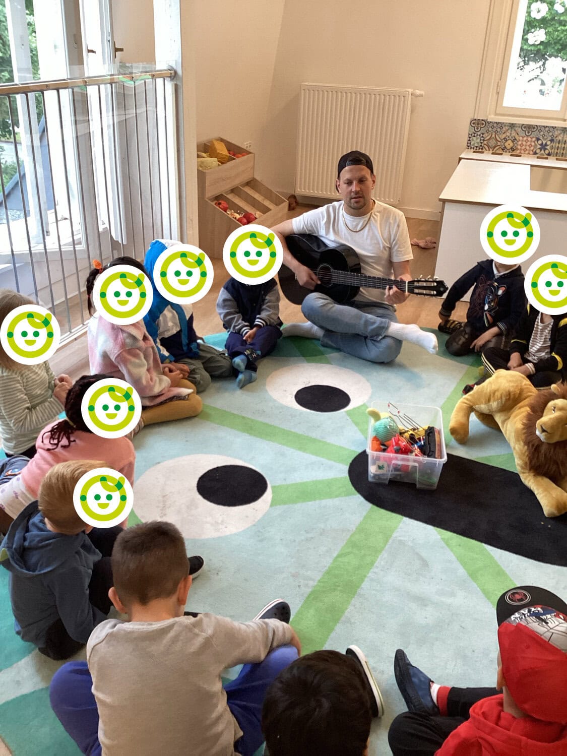 Singen im Morgenkreis in der Kita kinderzimmer Ochsenstieg in Hamburg Langenhorn